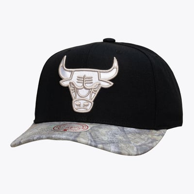  Chicago Bulls Mitchell & Ness Midnight Timber Pro Crown Snapback Hat - Black/Camo