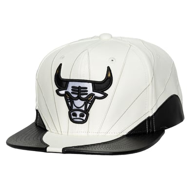 Chicago Bulls Mitchell & Ness Day 12 Two-Tone Faux Leather Snapback Hat - White/Black