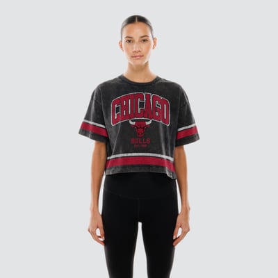  Chicago Bulls New Era Women's Cropped Boxy Mineral Wash T-Shirt - Black