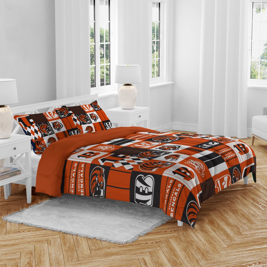 Cincinnati Bengals Pegasus Patchwork Plaid Three-Piece Full/Queen Bed in a Bag Set