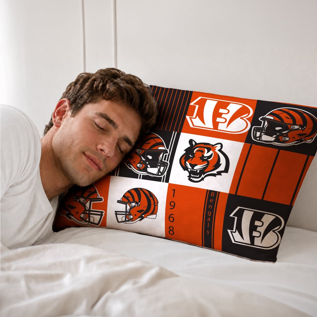 Cincinnati Bengals Pegasus Patchwork Plaid Three-Piece Full/Queen Bed in a Bag Set