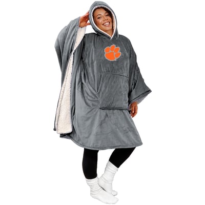 Clemson Tigers Pegasus Team 50" x 70" Bloncho Sherpa Fan Cape