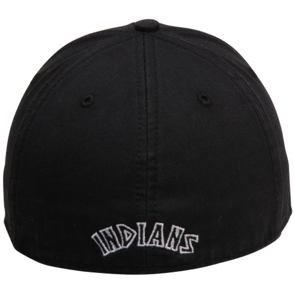 Mens Cleveland Indians Black Blackout Franchise Fitted Hat-