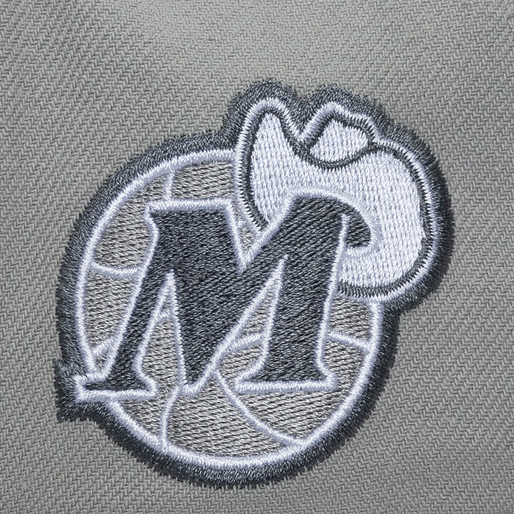 Dallas Mavericks Mitchell & Ness Thunderstorm Head Coach Pro Crown Snapback Hat - Gray