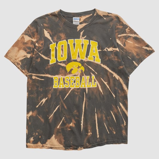 Iowa Hawkeyes Gildan 2000s T-shirt - Brown - M by Fanatics Real Vintage
