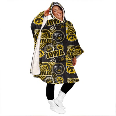 Iowa Hawkeyes Pegasus Mashup 50" x 70" Bloncho Sherpa Fan Cape