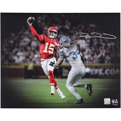 Patrick Mahomes Kansas City Chiefs Autographed Fanatics Authentic 16" x 20" Passing Spotlight Photograph 