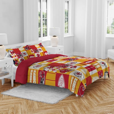 Kansas City Chiefs Pegasus Patchwork Plaid Three-Piece Full/Queen Bed in a Bag Set