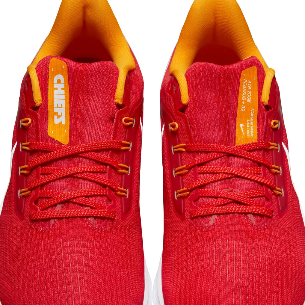 Nike Air Zoom Pegasus 39 - Kansas City Chiefs NFL Special Edition (Size 10.5 Unisex Nike Red Kansas City Chiefs Zoom Pegasus 39 Running Shoe main image 3