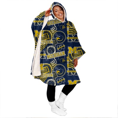 Michigan Wolverines Pegasus Mashup 50" x 70" Bloncho Sherpa Fan Cape