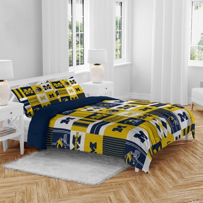 Michigan Wolverines Pegasus Patchwork Plaid Three-Piece Full/Queen Bed in a Bag Set