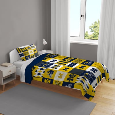 Michigan Wolverines Pegasus Patchwork Plaid Two-Piece Twin/Twin XL Bed in a Bag Set