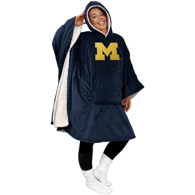 Michigan Wolverines Pegasus Team 50" x 70" Bloncho Sherpa Fan Cape