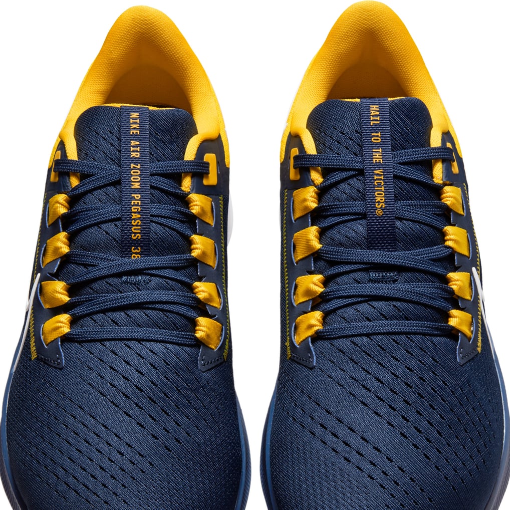 Nike Pegasus 38 Michigan Wolverines Running Shoes Mens 7.5 Michigan Wolverines Nike Unisex Zoom Pegasus 38 Running Shoe  main image 3