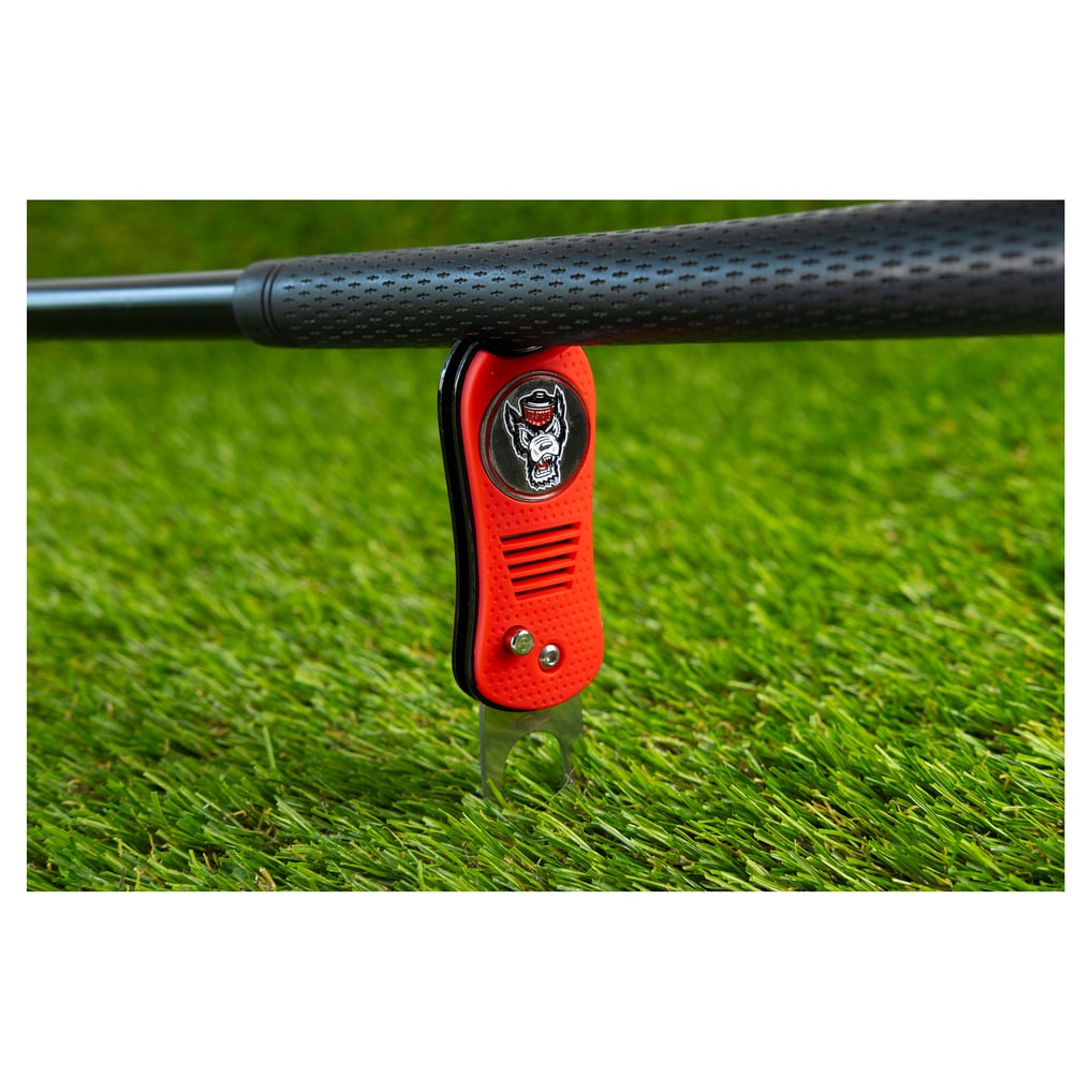 NC State Wolfpack Switchblade Divot Tool With Magnetic Ball Marker