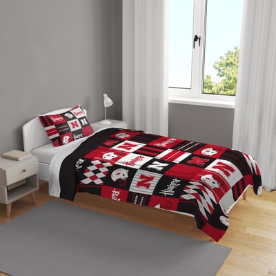 Nebraska Huskers Pegasus Patchwork Plaid Two-Piece Twin/Twin XL Bed in a Bag Set