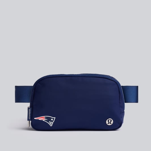 New England Patriots lululemon Everywhere Belt Bag - Midnight Shadow