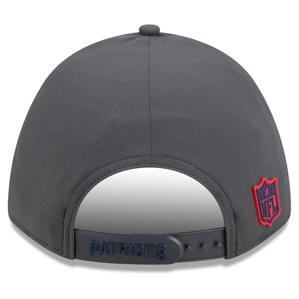 Men's New Era Charcoal New England Patriots 2026 Sideline Cold Weather ...