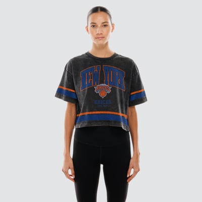  New York Knicks New Era Women's Cropped Boxy Mineral Wash T-Shirt - Black