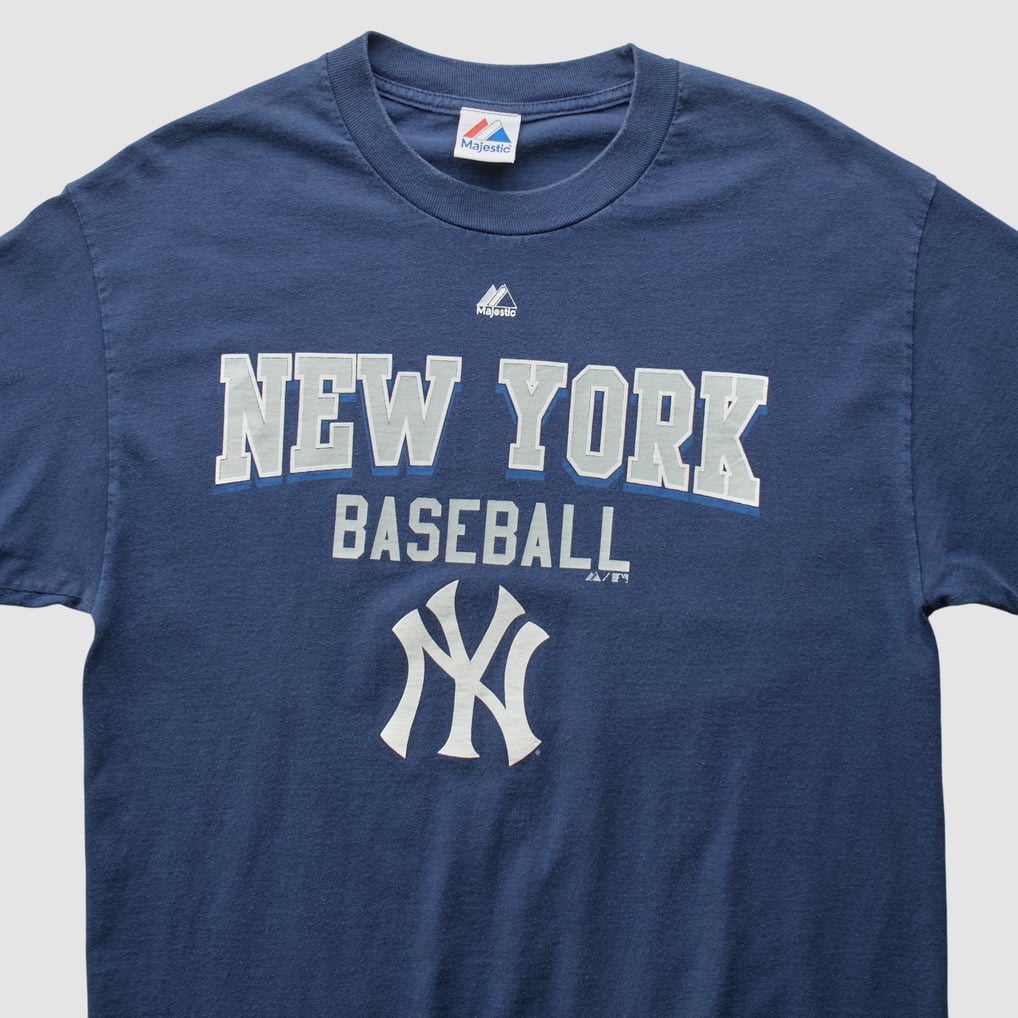 New York Yankees Majestic 2000s T-shirt - Navy - M by Fanatics