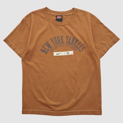 New York Yankees Nike 2000s T-shirt - Clay - S by Fanatics Real Vintage