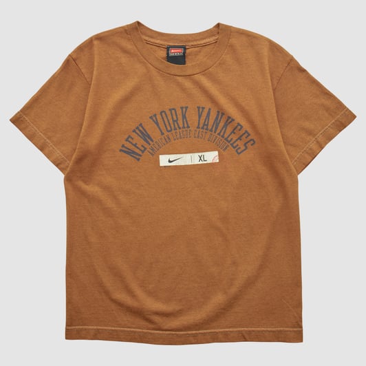 New York Yankees Nike 2000s T-shirt - Clay - S by Fanatics Real Vintage