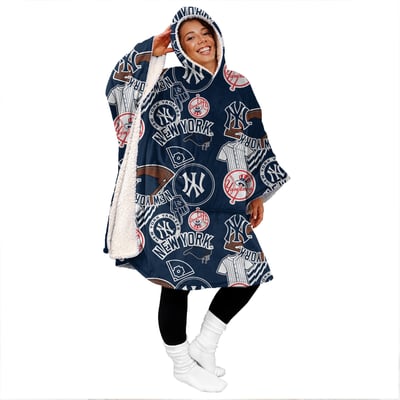 New York Yankees Pegasus Mashup 50" x 70" Bloncho Sherpa Fan Cape