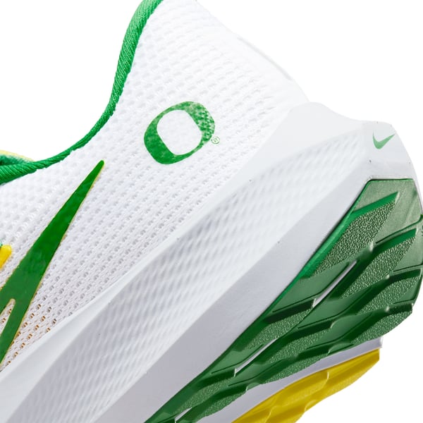Oregon Ducks Nike Unisex Zoom Pegasus 40 Running Shoe - White display picture 3