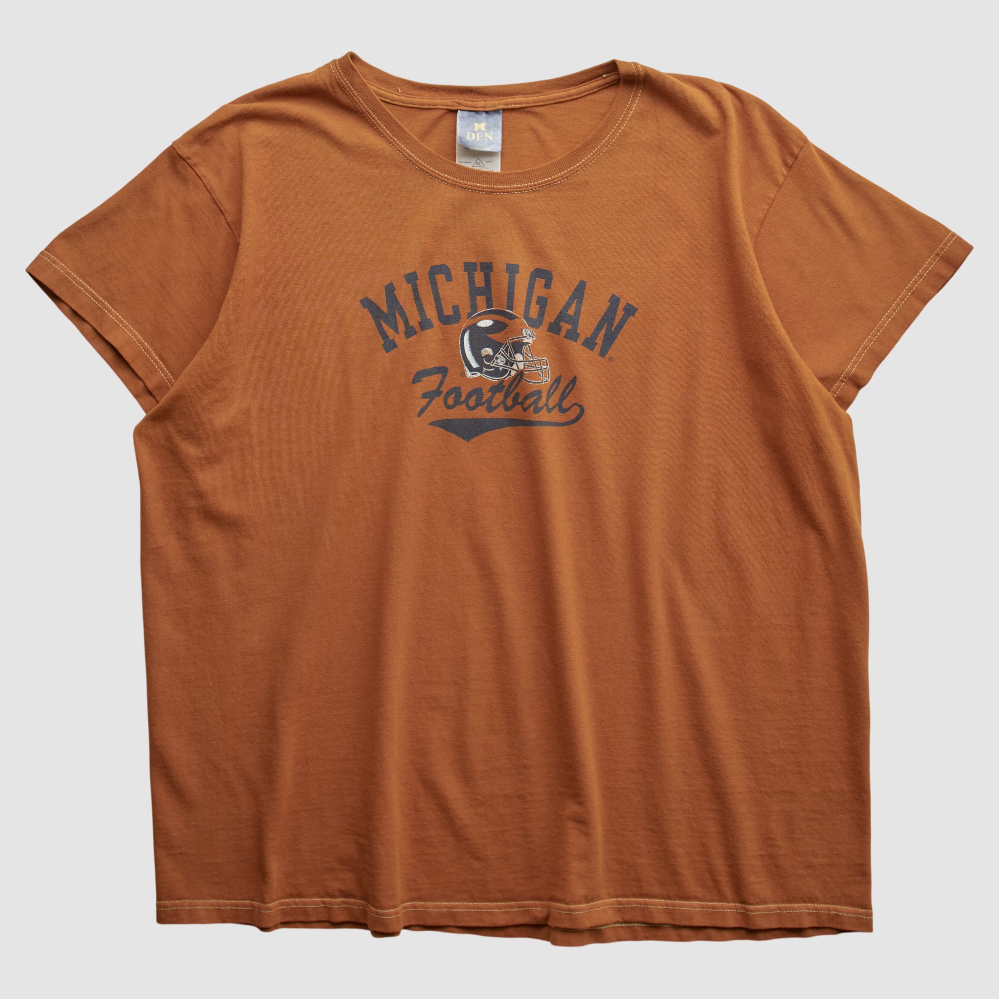 Michigan Wolverines Den 2000s T-shirt - Clay - L