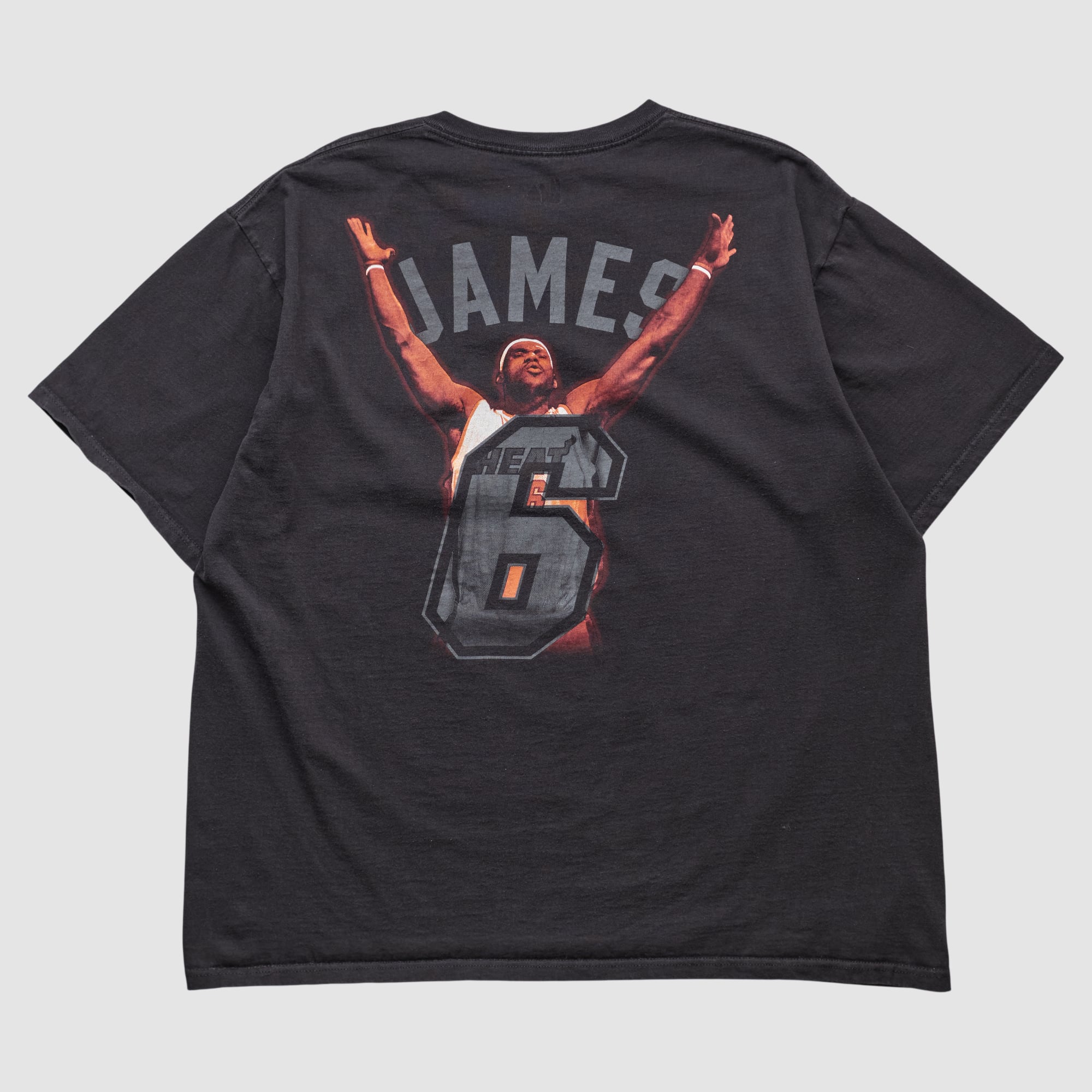 LeBron James Majestic 2010s T-shirt - Black - M