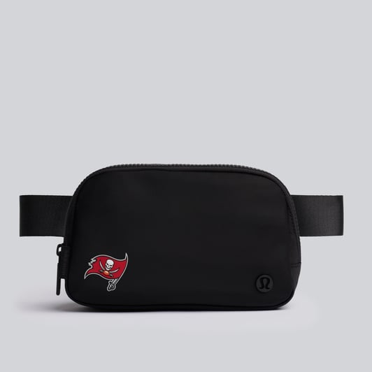 Tampa Bay Buccaneers lululemon Everywhere Belt Bag - Black