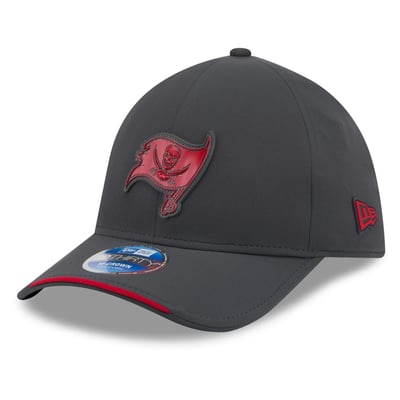 Tampa Bay Buccaneers New Era 2026 Sideline Cold Weather  39THIRTY M-Crown Stretch Hat - Charcoal