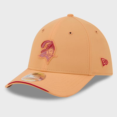 Tampa Bay Buccaneers New Era 2026 Sideline Throwback 39THIRTY M-Crown Flex Hat - Orange