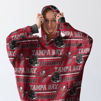 Tampa Bay Buccaneers Pegasus Wave Ultra Soft Fan Cape