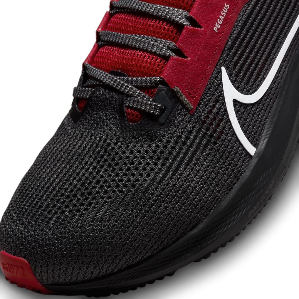 Unisex Tampa Bay Buccaneers Nike Anthracite Zoom Pegasus 40  display picture 3