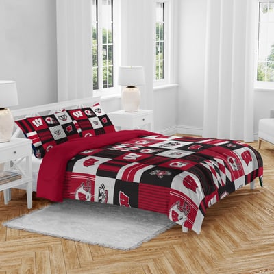 Wisconsin Badgers Pegasus Patchwork Plaid Three-Piece Full/Queen Bed in a Bag Set