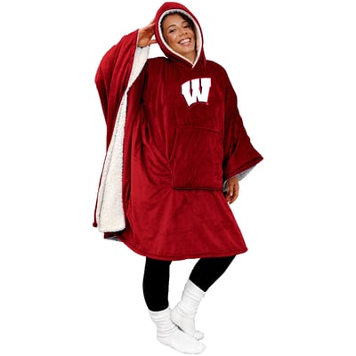 Wisconsin Badgers Pegasus Team 50" x 70" Bloncho Sherpa Fan Cape