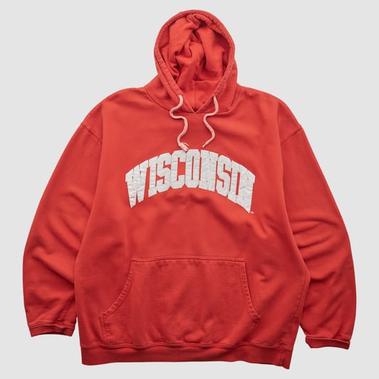 Wisconsin Badgers Red Oak 2000s Hooded Pullover Sweatshirt - Red - M by Fanatics Real Vintage